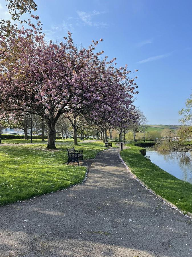 2 Chatsworth Riverscape Apartments - Peaceful Apartment In Great Location With Free Parking Overlooking The Gannel Just A Short Walk From Newquays Incredible Beaches And Local Amenities New Quay Extérieur photo